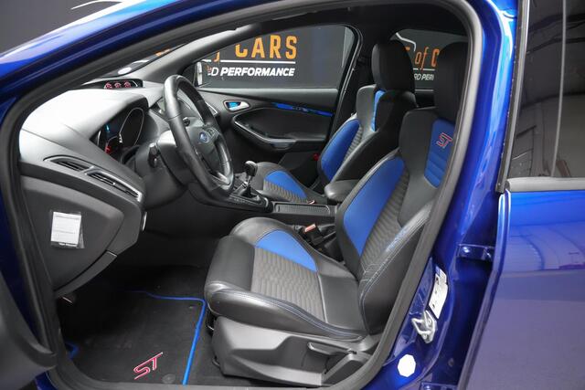 Ford FOCUS ST-2 2.0 250pk |Remus sportuitlaat|Maxton splitterset|Ram airtintake|20" licht metalen|Sony|winterpack|bi-xenon|parkeercamera|