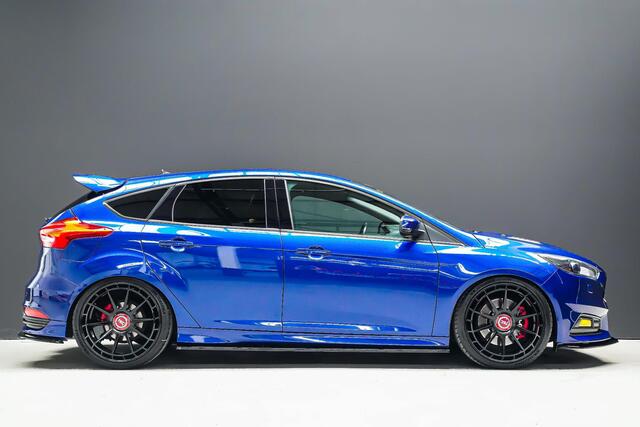 Ford FOCUS ST-2 2.0 250pk |Remus sportuitlaat|Maxton splitterset|Ram airtintake|20" licht metalen|Sony|winterpack|bi-xenon|parkeercamera|