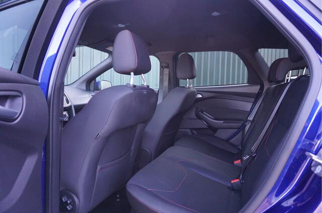 Ford FOCUS Wagon 1.0 Ecoboost 140pk ST-Line + Navi/ PDC/ 17inch/ All season/ Schitterend! / Garantie!