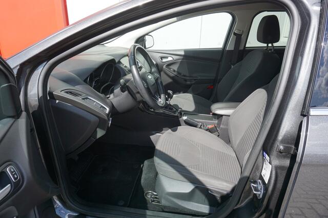 Ford FOCUS Wagon 1.0 Titanium | Climate | Navigatie | Trekhaak |