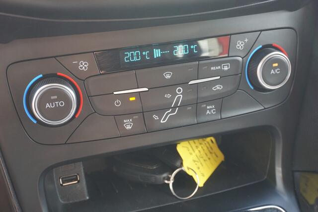 Ford FOCUS Wagon 1.0 Titanium | Climate | Navigatie | Trekhaak |