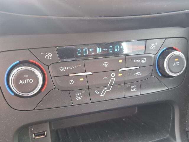 Ford FOCUS 1.5 Titanium Trekhaak/Camera/Navi/Apple/AndroidAuto