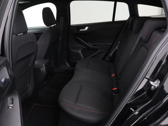 Ford FOCUS 1.5 EcoBoost ST Line | Panoramadak | Head-Up | Trekhaak | Stoel & stuurverwarming | Adaptive cruise | Camera | Keyless | B&O Sound | Park Assist | Carplay | Navigatie | Comfortstoelen