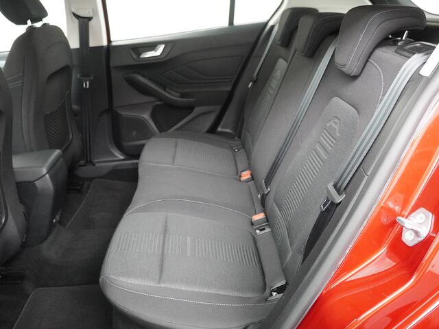 Ford FOCUS EcoBoost 125 pk Active | Trekhaak | Winter Pack | Camera | LED | AGR stoel | Adapt. cruise