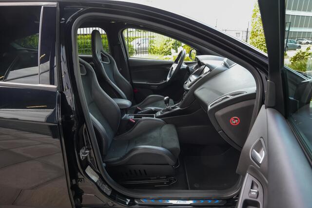 Ford FOCUS RS 2.3 350pk |dealer onderhouden|schuif/kantel dak|schaalstoelen|Sony|Apple Carplay|bi-xenon|19" multispaak|