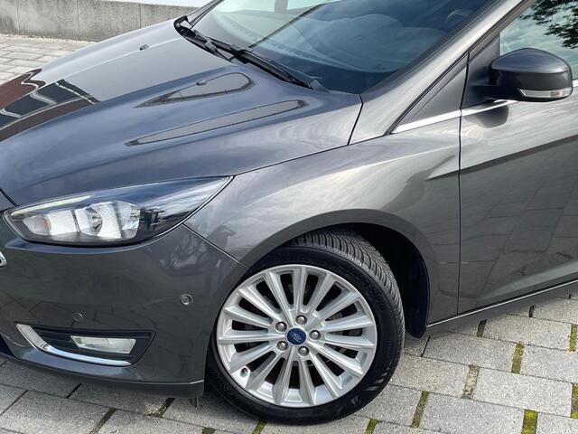 Ford FOCUS Titanium HB | Verwarmde voorruit | Cruise | Parkeersens. | Trekhaak | Navi