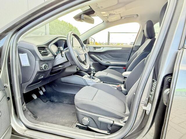 Ford FOCUS 1.0 EcoBoost Titanium Business 125 PK | Navigatie | Bang & Olufsen | Apple CarPlay | Android auto | Parkeersensoren | Camera | Climate control | Draadloze telefoonlader | Lichtmetalen velgen | Adaptieve cruise control |