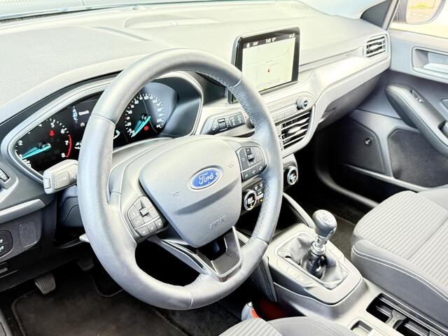 Ford FOCUS 1.0 EcoBoost Titanium Business 125 PK | Navigatie | Bang & Olufsen | Apple CarPlay | Android auto | Parkeersensoren | Camera | Climate control | Draadloze telefoonlader | Lichtmetalen velgen | Adaptieve cruise control |