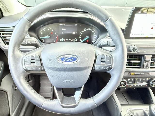 Ford FOCUS 1.0 EcoBoost Titanium Business 125 PK | Navigatie | Bang & Olufsen | Apple CarPlay | Android auto | Parkeersensoren | Camera | Climate control | Draadloze telefoonlader | Lichtmetalen velgen | Adaptieve cruise control |