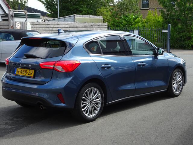 Ford FOCUS 1.0 EcoBoost Titanium Business Automatische airco, stoel en stuur verwarming, navigatie, parkeersensoren voor en achter, led koplampen, enz,enz.