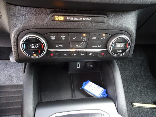 Ford FOCUS 1.0 EcoBoost Titanium Business Automatische airco, stoel en stuur verwarming, navigatie, parkeersensoren voor en achter, led koplampen, enz,enz.