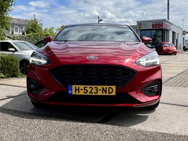 Ford FOCUS 1.5 EcoBoost ST Line Business Panoramadak/open dak | verwarmde stoelen, stuurwiel en voorruit