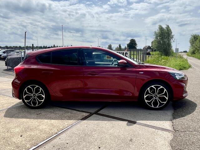 Ford FOCUS 1.5 EcoBoost ST Line Business Panoramadak/open dak | verwarmde stoelen, stuurwiel en voorruit