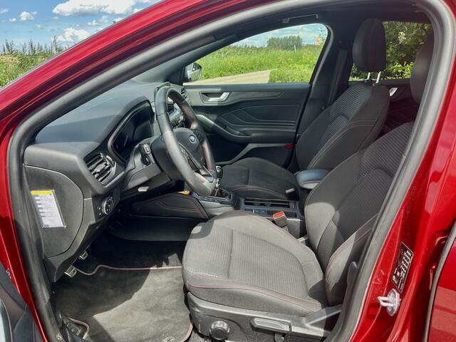 Ford FOCUS 1.5 EcoBoost ST Line Business Panoramadak/open dak | verwarmde stoelen, stuurwiel en voorruit