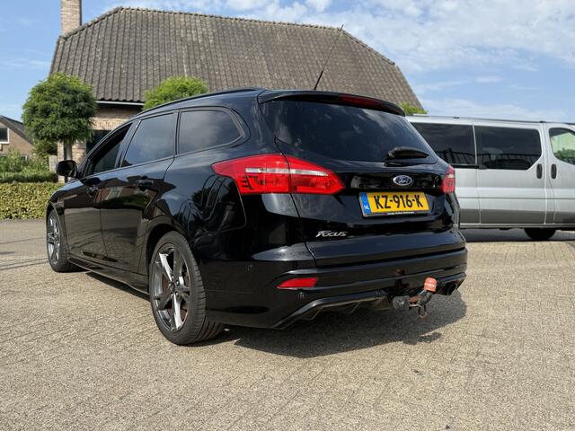 Ford FOCUS Wagon 1.5 ST-LINE NAVI/PDC/CLIMA/TREKHAAK