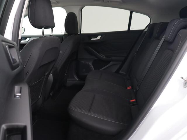 Ford FOCUS 1.0 EcoBoost Titanium | Panoramadak | Head-Up | Stoel & stuurverwarming | Adaptive cruise | B&O Sound | Full LED | Carplay | Keyless | Climate control | Navigatie | Parkeerhulp