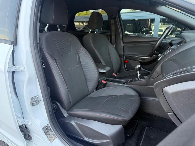 Ford FOCUS 1.0 ST-Line Clima CarPlay PDC
