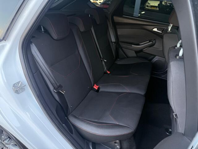 Ford FOCUS 1.0 ST-Line Clima CarPlay PDC