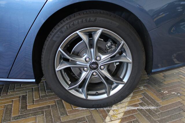Ford FOCUS Wagon 1.0 Hybrid ST Line | Incl. 12 maanden garantie Cruise control | Climate control | Apple carplay/Android auto | Parkeercamera | DAB radio | Navigatie |