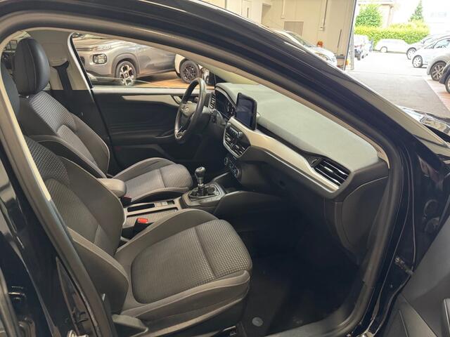 Ford FOCUS 1.0 5drs - ecc - navigatie - nette staat