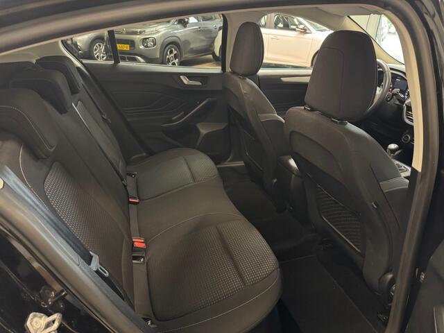 Ford FOCUS 1.0 5drs - ecc - navigatie - nette staat