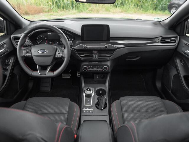 Ford FOCUS 1.5 EcoBoost ST Line X Business Pano ACC Keyless HUD