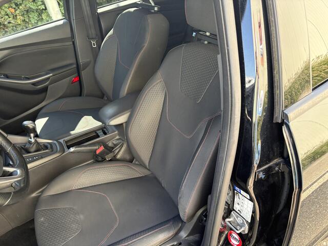 Ford FOCUS Wagon 1.0 ST-Line / NAVI / AIRCO ECC / CRUISE / 148dkm! NAP!