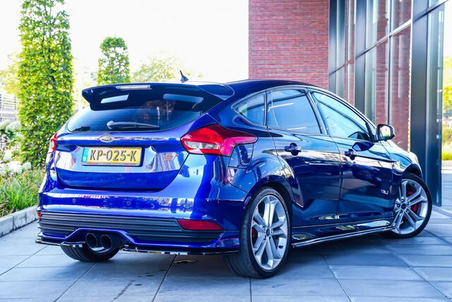 Ford FOCUS ST-3 2.0 250pk Performance Pack |Milltek|Maxton splitterset|Apple Carplay|elek. stoelen|Bi-xenon|cruise control|parkeersensoren|19" lichtmetalen wielen|