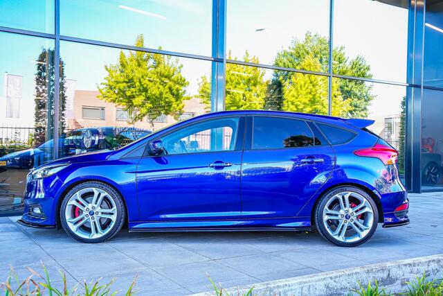 Ford FOCUS ST-3 2.0 250pk Performance Pack |Milltek|Maxton splitterset|Apple Carplay|elek. stoelen|Bi-xenon|cruise control|parkeersensoren|19" lichtmetalen wielen|
