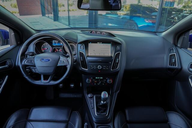Ford FOCUS ST-3 2.0 250pk Performance Pack |Milltek|Maxton splitterset|Apple Carplay|elek. stoelen|Bi-xenon|cruise control|parkeersensoren|19" lichtmetalen wielen|