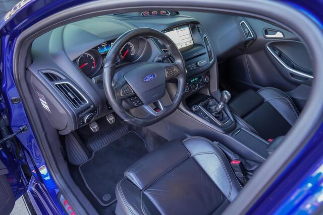 Ford FOCUS ST-3 2.0 250pk Performance Pack |Milltek|Maxton splitterset|Apple Carplay|elek. stoelen|Bi-xenon|cruise control|parkeersensoren|19" lichtmetalen wielen|