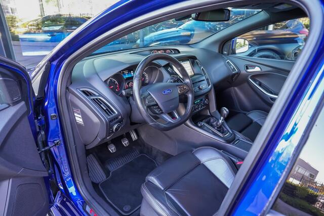Ford FOCUS ST-3 2.0 250pk Performance Pack |Milltek|Maxton splitterset|Apple Carplay|elek. stoelen|Bi-xenon|cruise control|parkeersensoren|19" lichtmetalen wielen|