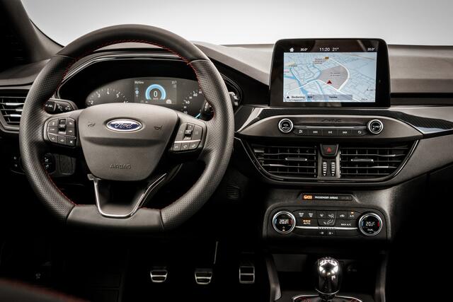 Ford FOCUS 1.0 EcoBoost ST Line Bus. | Adapt. Cruise | Afn. Trekhaak | 17 inch LMV | Keyless