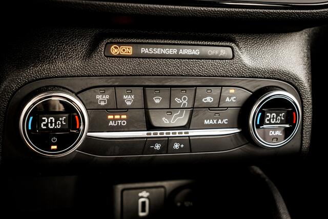 Ford FOCUS 1.0 EcoBoost ST Line Bus. | Adapt. Cruise | Afn. Trekhaak | 17 inch LMV | Keyless