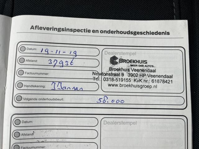 Ford FOCUS 1.0 Titanium / Navigatie full map / Cruise- en Climate Control / Parkeersensoren voor en achter / Keyless Start / Verwarmde Voorruit / Bluetooth / Radio / All Season Banden