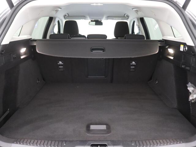 Ford FOCUS Wagon 1.0 EcoBoost Hybrid Titanium X 155PK Aut. Adaptieve Cruise Control, Navigatie, Side Assist, Full Led, Achteruitrijcamera, Elektr. Achterklep, Stuur- en stoelverwarming, Keyless, Apple Carplay/Android Auto, Getint Glas, Trekhaak, 17" LM Velgen