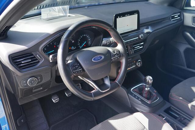 Ford FOCUS EcoBoost ST-Line , Desert Island Blue, H/U, Camera, AppleCarplay, Cruise, Led.