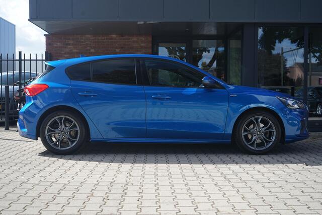 Ford FOCUS EcoBoost ST-Line , Desert Island Blue, H/U, Camera, AppleCarplay, Cruise, Led.
