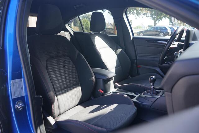 Ford FOCUS EcoBoost ST-Line , Desert Island Blue, H/U, Camera, AppleCarplay, Cruise, Led.