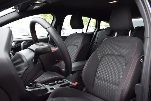 Ford FOCUS Wagon 1.5 EcoBoost ST Line Business | Apple CarPlay | Airco | Sportstoelen | Cruise