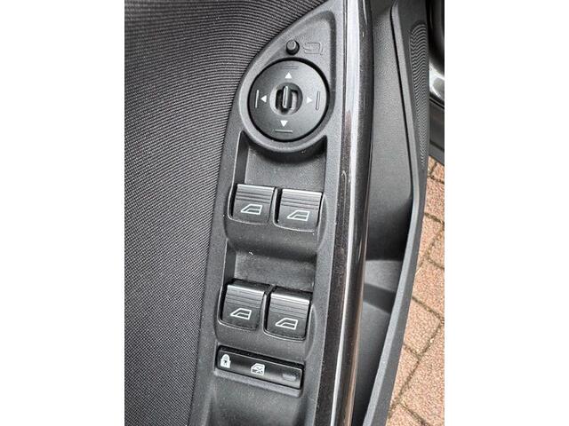 Ford FOCUS Wagon 1.0 125pk Titanium 162.000km Airco/ECC,Cruisecontrol,Navigatie