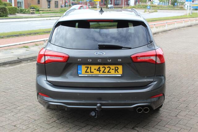 Ford FOCUS Wagon 1.0-125pk EcoBoost ST-Line AUTOMAAT ! Heel erg nette en goed onderhouden Ford Focus ST-Line wagon automaat. Volautm. airco dual, stoel-, stuur- en voorraamverw., camera, trekhaak, navigatie, telefoonvoorb., LM wln, cruise cntrl, skiluik etc., etc...