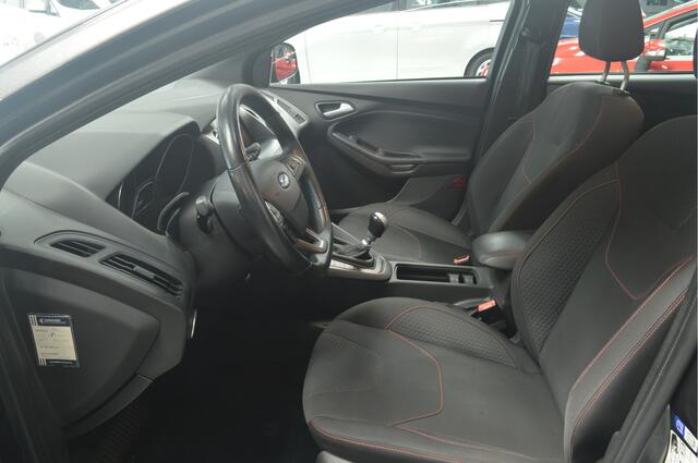 Ford FOCUS Wagon 1.5 ST-Line // NAVI // CLIMA // CRUISE // PDC V&A // 1ste EIGENAAR // DEALER ONDERHOUIDEN //