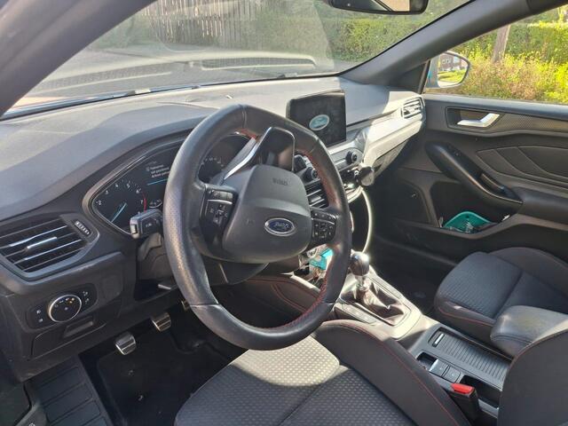 Ford FOCUS 1.0 EcoBoost ST Line Business 125pk Panorama dak | Achteruitrijcamera | Adaptieve Cruise | Winterpack | Full LED | B&O Audio | 18 inch velgen