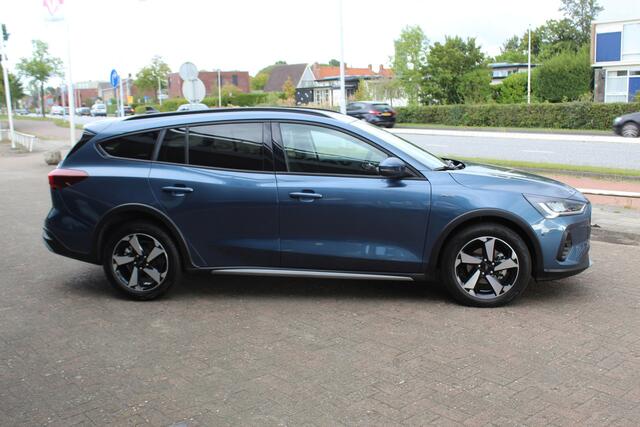 Ford FOCUS Wagon 1.0-155pk EcoBoost Mild-Hybrid Active AUTOMAAT ! Trekgewicht 1.500kg ! Slechts 6.600km ! Ruim ¤. 9.000,- beneden de nieuwprijs ! Volautm. airco dual, navigatie, telefoonvoorb., adaptive cruise control, LED verlichting, metallic lak, camera, front-, 