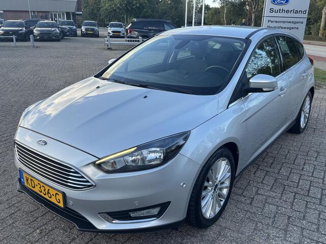 Ford FOCUS 1.5 Ecoboost Titanium 150pk Trekhaak | Cruise control | Voorruit verwarming | Climate control | Navigatie