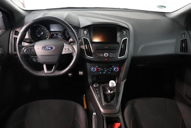 Ford FOCUS Wagon 1.5 ST-Line | Climate control | Cruise control | Navigatie | 18"lichtmetaal | Parkeersensoren | AppleCarplay AndroidAuto |