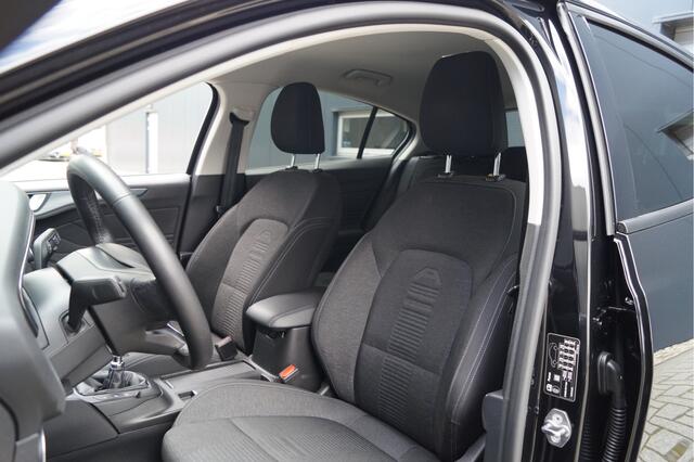 Ford FOCUS 1.0 EcoBoost Hybrid Active Business | Navigatie | Winter Pack | Camera