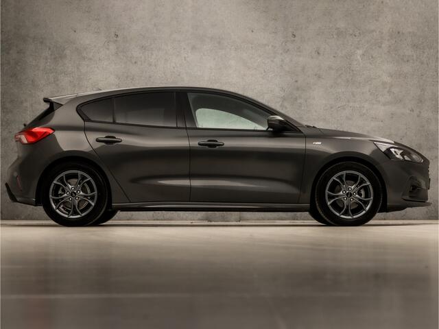 Ford FOCUS 1.0 EcoBoost ST Line (APPLE CARPLAY, GROOT NAVI, LED KOPLAMPEN, GETINT GLAS, SPORTSTOELEN, PARKEERSENSOREN, ZWART HEMEL, CRUISE, NIEUWE APK, NIEUWSTAAT)