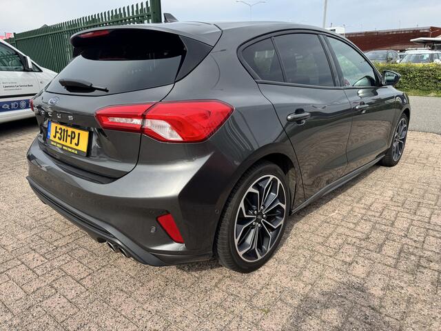Ford FOCUS 1.0 EcoBoost ST-Line | Airco | Apple/Android | Navi | 4-Seizoenen banden | % Bovag Occasion Partner %